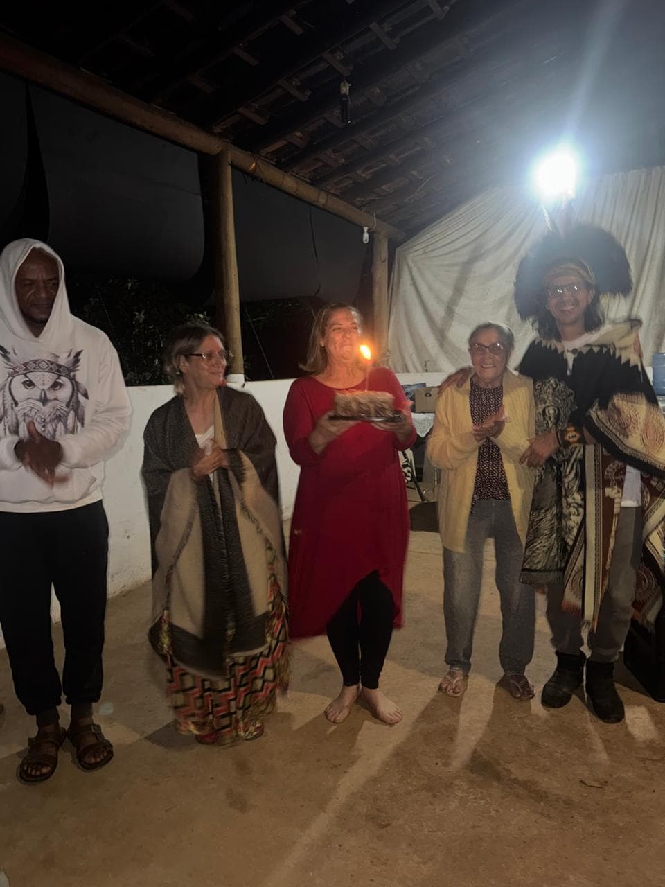 A SABEDORIA DA CORUJA — ENXERGAR ALÉM DO QUE OS OLHOS VEEM. Silêncio, intuição, discernimento e a sabedoria de atravessar os ciclos. A Coruja nos convida ao silêncio e à observação para reconhecer aquilo que precisa ser visto e atravessar as mudanças com consciência. — foto 27